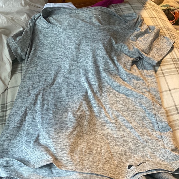 Nike athletic shirt - Picture 1 of 4